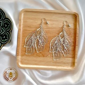 NEW Silver Tone Leaf Dangle Earrings